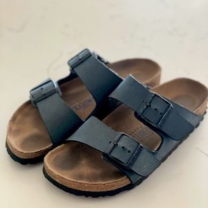Limited edition navy Birkenstock’s from Germany 37